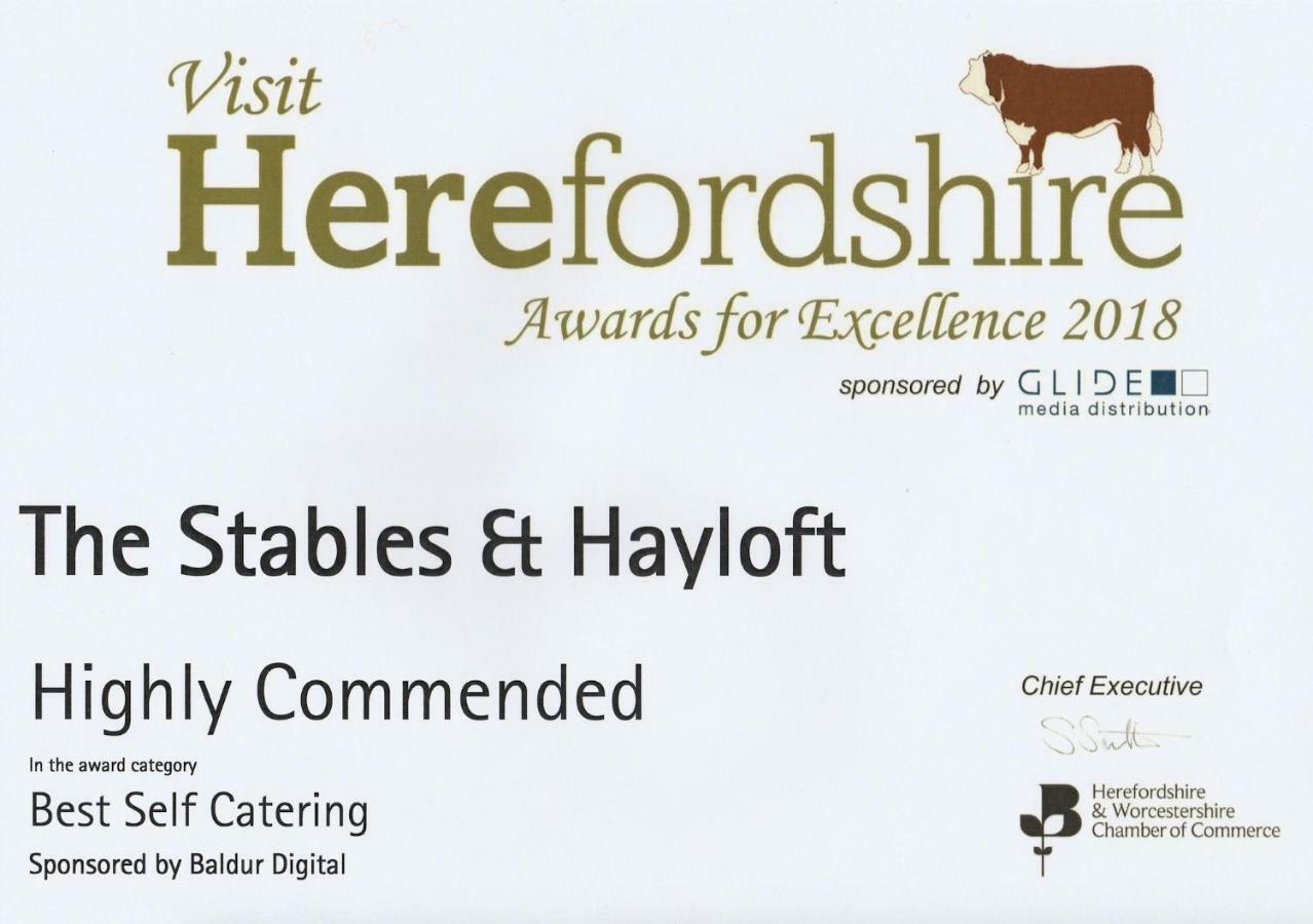 レッドベリー The Stables And Hayloftヴィラ エクステリア 写真
